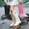 Botas de Chuva de Cano Alto Femininas Moda Europeia e Americana para Exterior, Sapatos Impermeáveis Espessos de Peça Única, Botas de Proteção para os Pés Femininas de Jardim, Botas Longas para Água