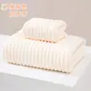 Toallas y Toallas de Baño de Terciopelo Coral Oscuro y Claro con Rayas Anchas Secan el Agua y el Cabello Etiquetado Transfronterizo Regalo Celebridad de Internet