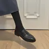 Mocassins Femininos Estilo Britânico Sapatos Baixos Pretos Sapatos Pequenos de Couro Primavera e Outono Sapatos Doudou para o Trabalho Outono e Inverno Sapatos Pequenos Pretos Profissionais