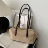 Bolso de axila retro de gamuza elegante de otoño 2026 transfronterizo, de alta calidad y único, perfecto para el trabajo y los desplazamientos.
