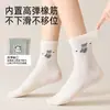 Meias femininas sem costura para primavera e outono, meias de cano médio com estampa fofa de filhote em veludo, meias de algodão de cor sólida, absorventes de suor e resistentes a odores, meias curtas estilo universitário
