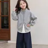 Chaqueta Casual Holgada Versátil con Cuello Alto para Niñas Primavera y Otoño 2026 Nuevo Estilo Coreano Moda Color Sólido Cremallera Chaqueta de Moda