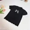 2026 Novo Conjunto de Duas Peças Verão Doce Saia Xadrez Elegante Versátil Blusa de Manga Curta Infantil e Saia Curta Floral