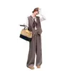 Traje Casual Estilo Perezoso 2025 Primavera y Otoño Nuevo Chaleco Reductor de Edad + Pantalones Traje de Dos Piezas Viene con Bufanda de Seda