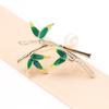 Nuevo Pin de Hoja de Bambú Simple de Alta Gama Estilo Chino con Goteo de Aceite Verde, Perla de Agua Dulce Temperamento Junzi Bambú Broche Antiluz para Mujer