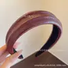 Nova Faixa de Cabelo de Couro Fashionável com Cabeça Côncava e Convexa, Faixa de Cabelo Retro de Alto Padrão para Outono e Inverno, Acessórios de Cabelo Versáteis de Aba Larga