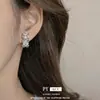 Pendientes de flor plisada en forma de C con circonita y aguja de plata, pendientes versátiles exquisitos de moda nicho, pendientes de lujo ligero de alta gama para mujer