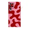 Funda de teléfono de película de alta gama color bloque irregular fluido rojo y rosa estilo ins dulce y genial adecuada para Samsung S25+