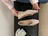Sapatos Mary Jane com laço de couro patenteado francês 2026 para mulheres, bico quadrado, salto grosso, sola macia, confortáveis de usar, cor vinho tinto