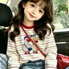 Camiseta listrada de manga longa 100% algodão para meninas 2026 novo estilo primavera e outono ins casual versátil top camada base infantil moderno