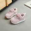 Tênis Esportivo de Malha Infantil 2026 Primavera e Outono Novo Estilo Calçados Infantis Tênis Respirável para Meninos Tênis Leve para Correr Tendência