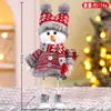 Gorro de punto rojo de Navidad con figura de muñeco de nieve, adorno navideño, adorno de escritorio, regalo de vacaciones