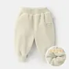 Pantalones de forro polar para niños para otoño e invierno, engrosados para ropa exterior de invierno para niños, pantalones de chándal de forro polar integrados para niñas y niños pequeños