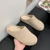 Chinelos Baotou Femininos Verão Novo Estilo Outdoor Simples Esporte Casa Caminhando Sensação de Pisar Suporte de Arco Sandálias de Praia Masculino
