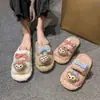 Chinelos de Algodão Femininos Modernos Versáteis Confortáveis Quentes 2025 Outono e Inverno Novos Chinelos Peludos Fofos de Desenho Animado