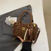 Bolso Boston Estampado de Leopardo con Textura de Nicho 2025 Nuevo Bolso para Mujer Estilo Coreano Moda Bolso de Hombro Retro Bolso Cruzado Tipo Almohada