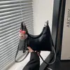 Bolso de Hombro Retro Coreano con Forma de Media Luna 2025 Invierno Estética Personalizada Diseño Simple de Nicho Bolso de Hombro Cruzado