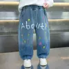 Pantalones para Niños Otoño 2026 Estilo Nuevo Bebé Niño Jeans con Graffiti Guapos Versátiles Pantalones Rectos para Niños Estilo Primavera y Otoño