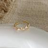 Anel de arco de sentido de design de nicho feminino leve luxo elegante gentil elegante simples simples anel de moda para todos os jogos