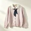 Lenço de Seda com Bolinhas Estilo Coreano Top de Malha com Gola Polo Roupa de Outono Feminina 2026 Novo Top Solto Estiloso que Reduz a Idade com Manga Longa