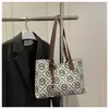 Bolso Tote Floral Vintage Nuevo 2026 con un Toque de Alta Gama, Gran Capacidad, Bolso de Hombro Versátil para el Trabajo, Bolso de Mamá, Bolso de Mano