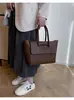 Bolso tote de mujer transfronterizo 2026 otoño e invierno de gran capacidad, bolso de mano retro simple, bandolera de hombro, nuevo estilo moderno