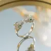 Novo Anel de Cobre com Zircônia Micro-Incustada Estilo Ins de Nicho Europeu e Americano para Mulheres, Vários Anéis Abertos Ajustáveis de Luxo Leve com Zircônias