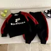 Conjunto Infantil de Primavera para Meninos, Conjunto de Duas Peças de Moletom para Meninas, Estilo Novo Primavera e Outono 2026, Roupas de Primavera e Outono para Meninas, Tendência