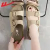 Pantuflas de meter para mujer, nuevo modelo versátil retro de verano 2026 tipo Birkenstock, sandalias transpirables de suela blanda para mujer, zapatos de playa