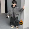 Elegante Conjunto de Ropa de Invierno para Niños Pequeños, Conjunto de Tres Piezas de Ropa de Trabajo Rayada Forrado de Polar, Ropa Gruesa de Invierno para Niños 2026