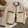 Novo Casaco de Lã de Cordeiro Feminino Outono e Inverno 2024 Filha Estilo Chanel Cardigan Único Super Bonito Top Curto