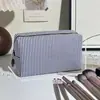 Bolsa de Maquiagem Bordada em Gaze de Grande Capacidade com Listras Bolsa Portátil para Maquiagem de Saída Bolsa de Higiene Pessoal de Viagem