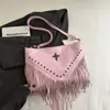Bolsa de Ombro com Franjas Estilo Boêmio de Nicho 2025 Nova com Rebites Superfície Macia Bolsa Tote Casual Bolsa Transversal Bolsa Feminina