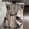 Estilo 2026 Manga de Dos Usos Cintura Ceñida Falda de Longitud Media Estilo Gabardina Vestido Camisa Venta al por Mayor para Mujer N2DQ60001