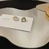 Nuevos pendientes de amor asimétricos 2023, aguja de plata S925, diseño de nicho femenino, clip para oreja compacto de moda, venta al por mayor