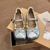 Novos sapatos Mary Jane femininos com laço, acabamento delicado em renda, salto grosso, bico quadrado, adequados para combinar com saias 2026