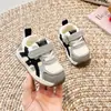 Zapatos para bebés para niños pequeños, nuevos modelos de primavera, zapatos de malla transpirable para niñas, zapatillas deportivas antideslizantes de suela blanda para niños