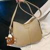 Bolsa de ombro textura bolsa simples bolsa feminina 2023 outono e inverno Nova bolsa mensageiro casual de nicho moda versátil Senhora