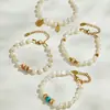 Pulsera de perlas naturales de agua dulce europea y americana, acero inoxidable chapado en oro de 18k, exquisito conjunto de pulseras de joyería de lujo ligero para mujer al por mayor