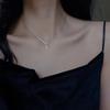 Colar de Luxo Leve, Corrente Versátil na Moda para Clavícula para Mulheres, Borboleta Simples Nicho Estilo High-End Corrente de Suéter Joia Corrente no Pescoço