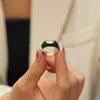 Europa y los Estados Unidos ins diseño de nicho transfronterizo sentido de alto nivel de una variedad de anillos geométricos para mujer joyería de acero de titanio chapado en oro de 18 quilates venta directa
