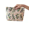 Bolsa de Cosméticos Pequeña Bordada con Margarita Fresca Estilo Ins Alto Valor de Color Bolso de Mano Vintage Bolsa de Almacenamiento de Gran Capacidad