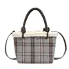 Nova Bolsa de Ombro Cruzado Xadrez Vintage Moda Outono/Inverno 2025 Bolsa de Mão Versátil Cesta de Moda para Mulheres