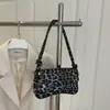 Bolso Pequeño de Piel de Alta Gama para Mujer Nuevo Estilo Primavera 2026 Estampado de Leopardo Marrón Bolso Cuadrado Pequeño Bolso Cruzado al Hombro Estilo Trendy de Chica Popular