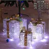 Decoración navideña arte en hierro caja de regalo luminosa juego de tres piezas adorno de exhibición arreglo de escena de árbol de Navidad