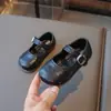 Zapatos de piel para niña, nueva colección otoño 2026, merceditas elegantes y versátiles, zapatos de princesa cómodos de suela blanda estilo coreano para niñas pequeñas