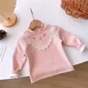 Roupas de outono e inverno para meninas: tops de segunda pele estilosos para bebês, designs modernos e exclusivos, estilo coreano, com forro de fleece, tecido espesso e acabamento em renda bordada