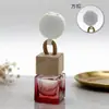 Venta al por mayor del fabricante 8ML botellas vacías cuadradas con tapa de colores, disponibles en todos los colores, botellas de vidrio para colgar en el coche, botellas de perfume de colores