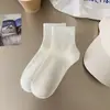 Calcetines a rayas de otoño e invierno para mujer, calcetines de media pantorrilla en blanco y negro, calcetines cortos deportivos blancos de estudiante para primavera y verano, calcetines de lunares de moda para exteriores
