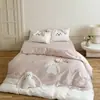 Juego de Cuatro Piezas de Franela de Algodón de Fibra Larga de Alta Gama Rosa Juvenil Estilo Fresco Funda Nórdica Dibujos Animados Lindos Cuatro Estaciones